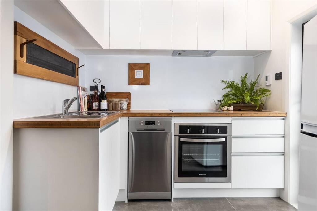 Apartment 1 - Haddin Court - Executive One Bedroom Blenheim Buitenkant foto