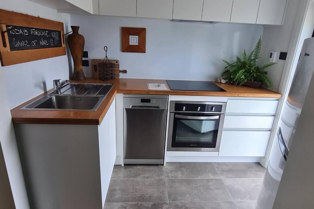 Apartment 1 - Haddin Court - Executive One Bedroom Blenheim Buitenkant foto